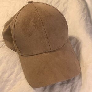 Aritzia camel suede cap